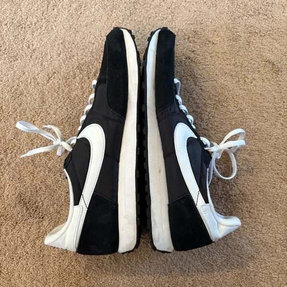 Nike Black and White Sneakers - Picture 5 of 8